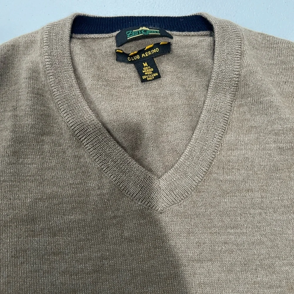 ZEITGEIST Men's V-neck sweater made from 100% merino wool M